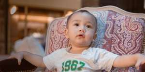 Cosplay Jadi Pilot, Tas Rayyanza Saat Pergi ke Qatar Bikin Salfok