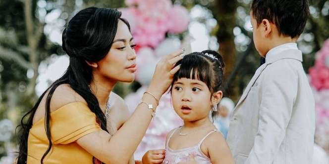 Putri Rachel Vennya Pakai Dress Mahal Saat Ultah, Warganet Sedih karena Kena Es Krim