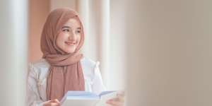 6 Kombinasi Warna Outfit Bernuansa Mewah nan Berkelas