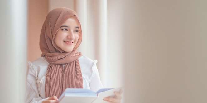 6 Kombinasi Warna Outfit Bernuansa Mewah nan Berkelas