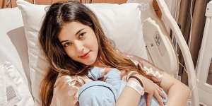 Potret Tasya Farasya Usai Lahiran Anak Kedua, Netizen Salfok Paras Putri Sulungnya!
