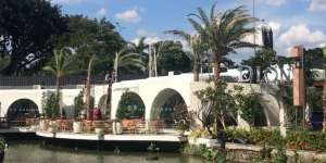 Nggak Perlu ke Yunani, Resto di Senayan Park Ini Punya Vibe ala Santorini