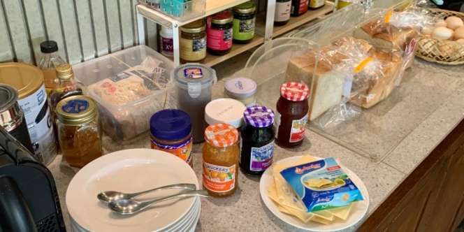 Area Sarapan di Rumah Chef Devina Seperti Breakfast Station Hotel Berbintang