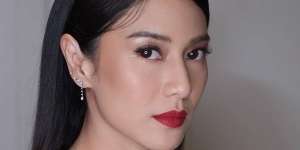 Bold vs Flawless, Wajah Dian Sastro di 2 Look Makeup