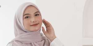 Styling Hijab Segi Empat Oval, Gaya Kerudung Perempuan Malaysia yang Mulai Jadi Tren