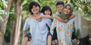 3 Cara Ibu Menjaga Kesehatan Keluarga Saat Musim Hujan Tiba