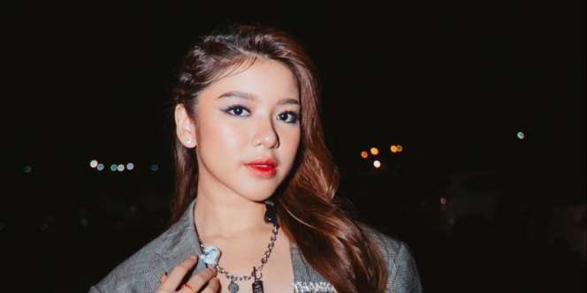 Geregetan Suara Ayah Mengganggu Saat Live Nyanyi, Ekspresi Marah Tiara Andini Jadi Sorotan