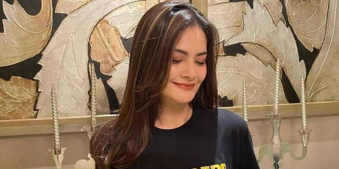 Potret Cut Tari yang Tetap Awet Muda di Usia 45 Tahun, ABG Minder Lihatnya!