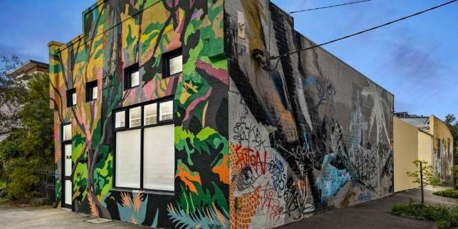 Uniknya Rumah Dual Warehouse, Terdapat Shower dan Bak Mandi Outdoor