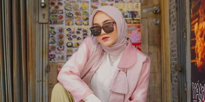 Outfit Lady Boss  dengan Blazer ala Chacha Thaib