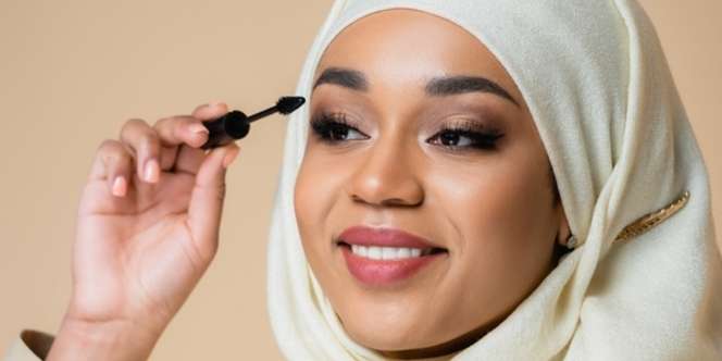 Atasi Maskara Kering dengan 3 Trik Sederhana