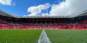 Apple Bakal Beli Manchester United Rp109,8 Triliun