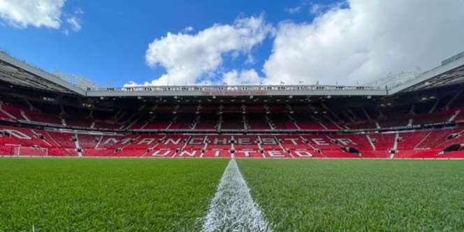 Apple Bakal Beli Manchester United Rp109,8 Triliun