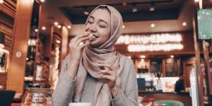 Tidak Cuma Sulit Kenyang, Ini Dampak Buruk Mengunyah Makanan Terlalu Cepat
