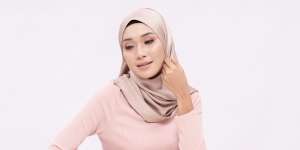 Buat Riasan Glowing Natural dengan Pengaplikasian Highlighter di 7 Area Wajah