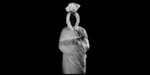 7 Arti Mimpi Dikejar Pocong yang Kerap Bikin Ketakutan