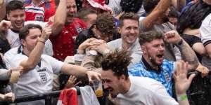 Fans Garis Keras Resign Kerja Demi Piala Dunia 2022, Dikira Terbang ke Qatar Ternyata Biar Bisa Nobar