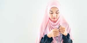 Doa Setelah Mendengar Adzan Maghrib dan Keutamaannya, Terkabulnya Doa dan Terhapusnya Dosa