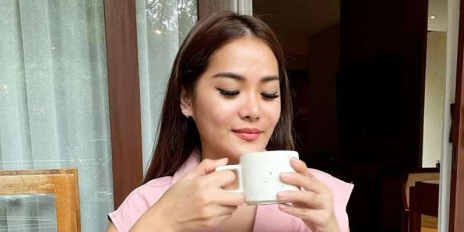 Gaya Mantan Istri Vincent Raditya, Anggun dan Awet Muda