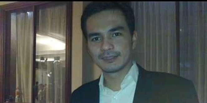 Potret Jadul Teddy Syach, Gantengnya Tak Pernah Luntur