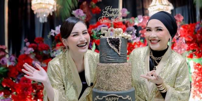 5 Gaya 'Gemerlap' Ibu Ayu Ting Ting Pakai Perhiasan