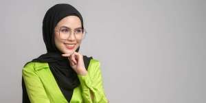 Rias Wajah seperti Model dengan Teknik Highlight 'Tengkorak'