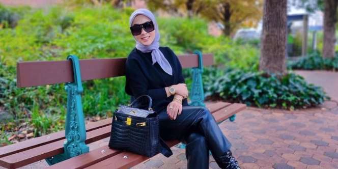 Biasa Tampil Mencolok, Begini 3 Gaya Syahrini dalam Busana Netral Saat Berlibur di Jepang