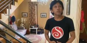 Punya Istri Cantik! Epy Kusnandar `Kang Mus` Preman Pensiun Ternyata Tinggal di Rumah Sederhana, Lihat 8 Potretnya