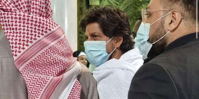 Video Viral Shah Rukh Khan Umroh, Jemaah Wanita Curi-Curi Potret Sang Megabintang