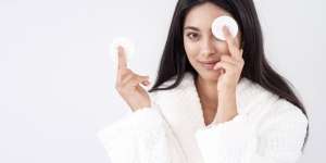Step by Step Maksimalkan Penggunaan Exfoliating Toner yang Bikin Wajah Glowing
