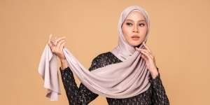 Lakukan Ini Agar Jarum Pentol Tidak Terasa Sakit Saat Memakai Hijab