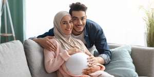 Ayah, Jangan Lupa Rutin Elus Perut Ibu Saat Hamil 