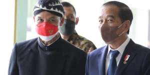 Bicara Pendidikan, Ganjar Pranowo Singgung Pendapatan Guru di Depan Jokowi