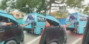 Viral Aksi Pria 'Nyetut' Angkot Pakai Satu Kaki bak Superman, Warganet: Kepleset Auto Login Alam Lain