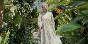 Trik Tampilan Hijab Clean Look ala Kesha Ratuliu