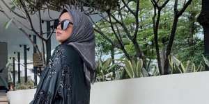 Styling Kerudung Motif ala Nabila Hatifa, Tetap Terlihat Kalem tapi Colourful