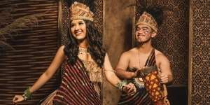 8 Potret Prewedding Terbaru Kaesang-Erina Gudono Berbusana Adat Papua, Diminta Pakai Koteka!