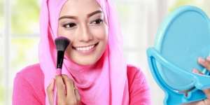 Trik Pengaplikasian Powder Blush yang Bikin Riasan Tidak Berantakan