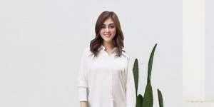 Potret Terbaru Dhena Devankan, Mantan Istri Jonathan Frizzy yang Makin Cantik bak ABG