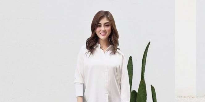 Potret Terbaru Dhena Devankan, Mantan Istri Jonathan Frizzy yang Makin Cantik bak ABG