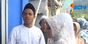 Pernikahan Sejoli Korban Gempa Cianjur, Akad Digelar di Antara Reruntuhan Rumah