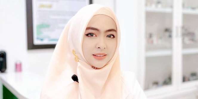 Signature Hijab Style dr. Shindy dengan Bros 'S' 