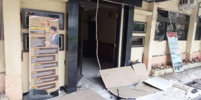 Bom Bunuh Diri Meledak di Polsek Astana Anyar Bandung