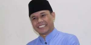 Masih Ingat Akri Patrio? Dulu Pelawak Top Legendaris Kini Banting Stir Jadi Pendakwah dan Peternak!