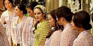 Potret Cantiknya Chelsea Islan Saat Prosesi Siraman Jelang Nikah