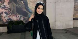 4 Warna Kerudung yang Wajib Kamu Koleksi Selain Hitam