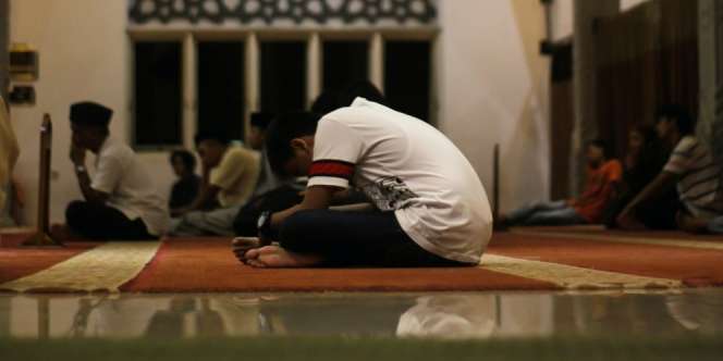 Doa Didekatkan dengan Orang Baik Agar Tertular Kebaikan Darinya
