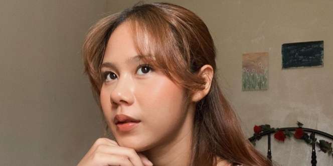 Sempat Miliki Wajah Berjerawat, Nadin Amizah Ungkap Cara Mengatasinya