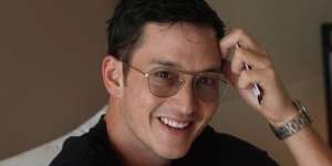 Bikin Pangling! Potret Masa Muda Mike Lewis Mirip Oppa Korea