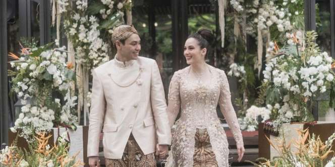 Sah! Potret Chelsea Islan Penuh Tawa Bahagia Menikahi Rob Clinton